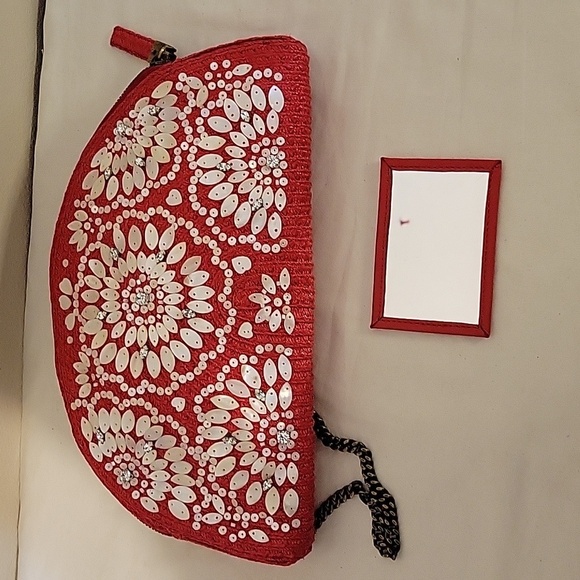 Eric Javits Red Straw Beaded Shoulder Bag - Picture 8 of 11